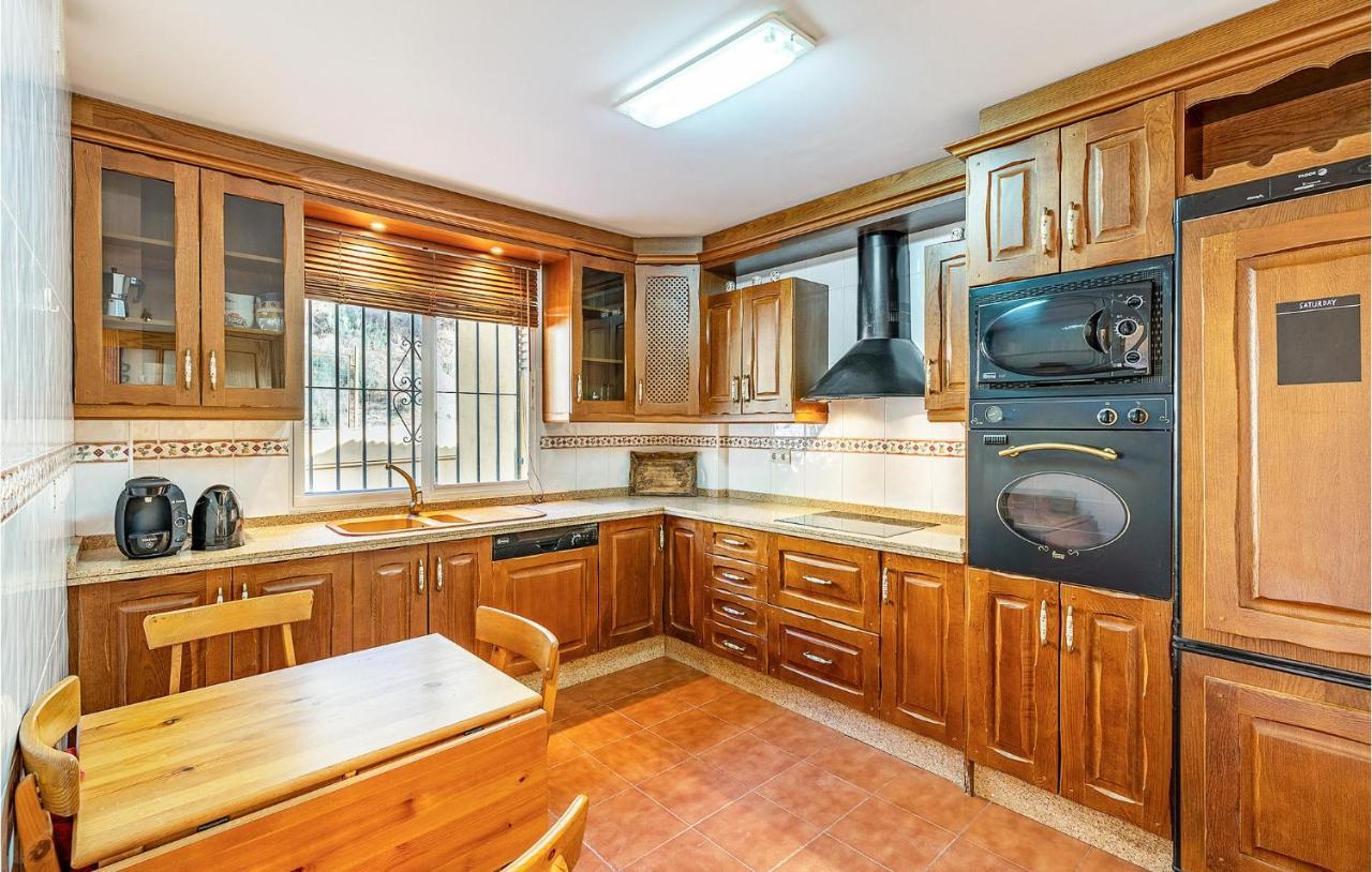 3 Bedroom Stunning Home In Сенес де ла Вега Екстериор снимка