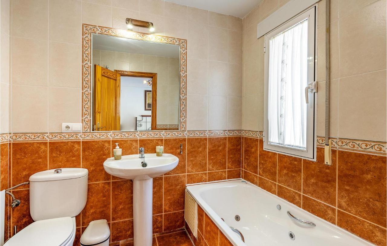 3 Bedroom Stunning Home In Сенес де ла Вега Екстериор снимка